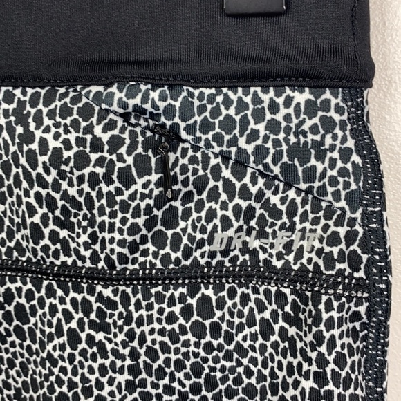 Nike Dri-Fit Printed Relay Crop Running Tights - Picture 6 of 9